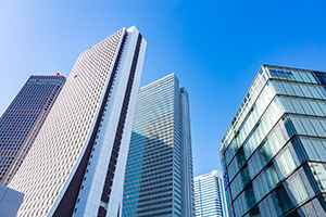 都心の高層ビル群の写真